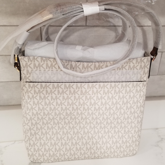 Michael Kors Vanilla Jet Set Large Messenger/Crossbody  bag - Picture 7 of 10